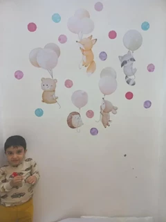 استیکر دیواری آبرنگی حیوانات بادکنک به دست